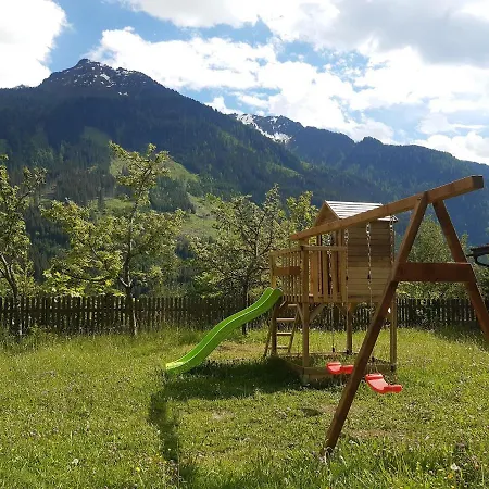 - Schmirnerhof Apartmán