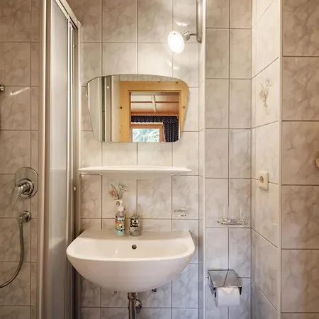 - Schmirnerhof Apartmán *